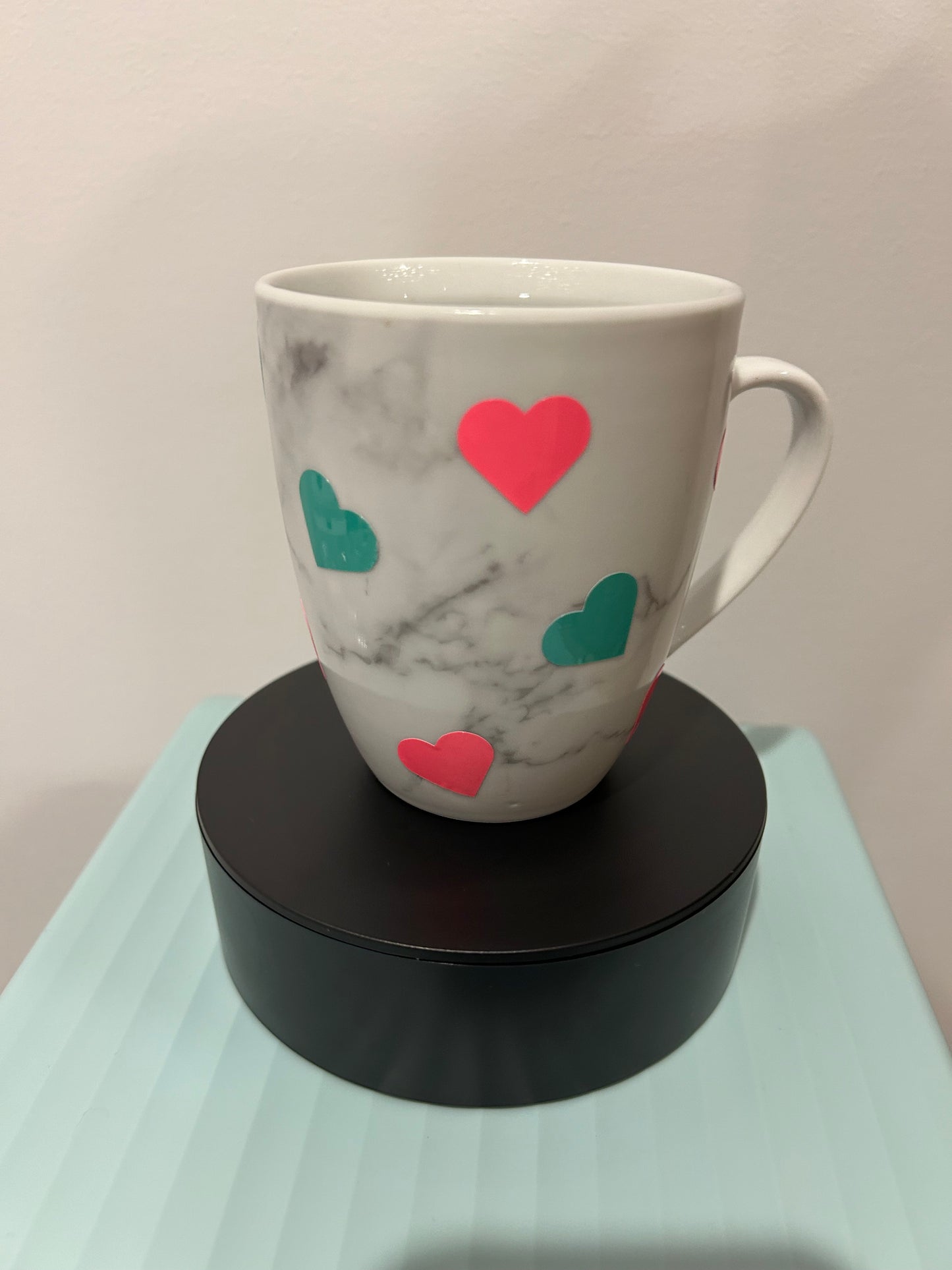 Heat changing vinyl on our marble look mug