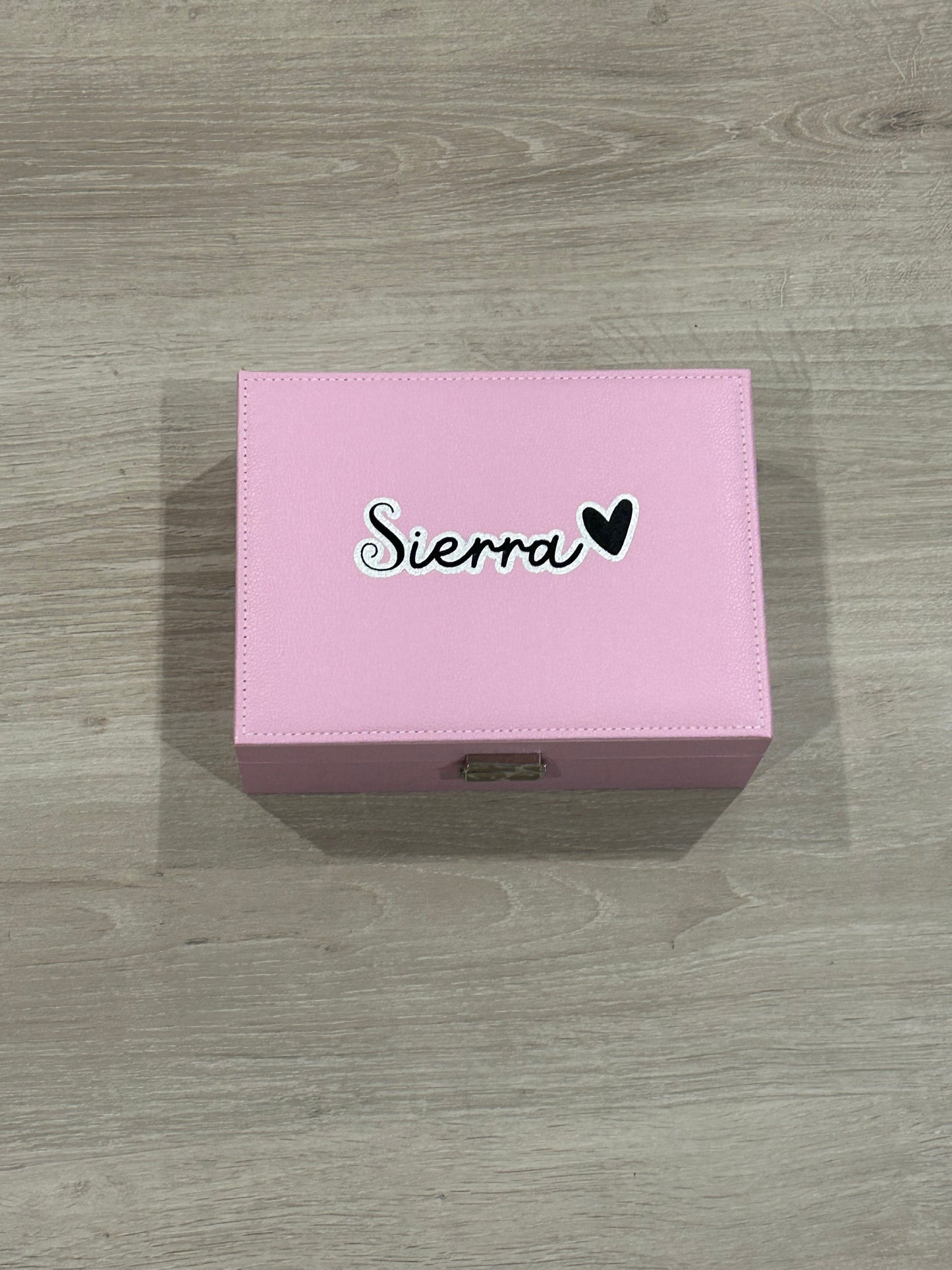 Name on a jewellery box for Sierra